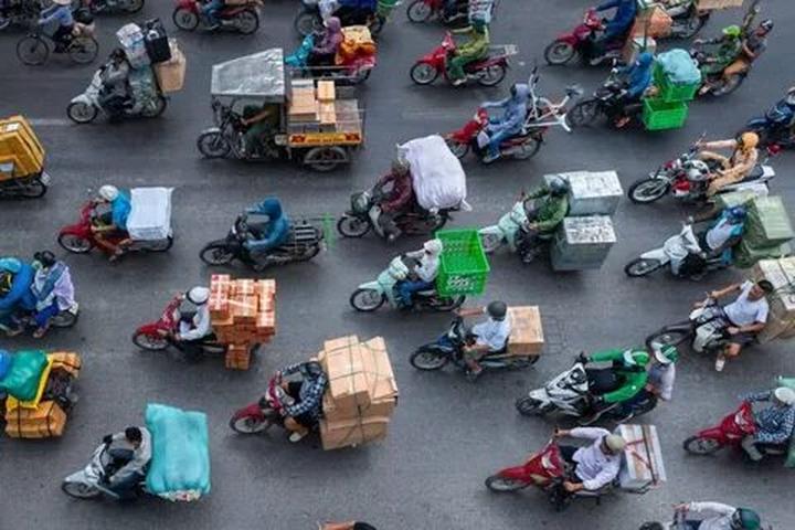 Trong một đoạn video diễn hài gần đây, Bi Béo- con trai của NSND, Cục trưởng