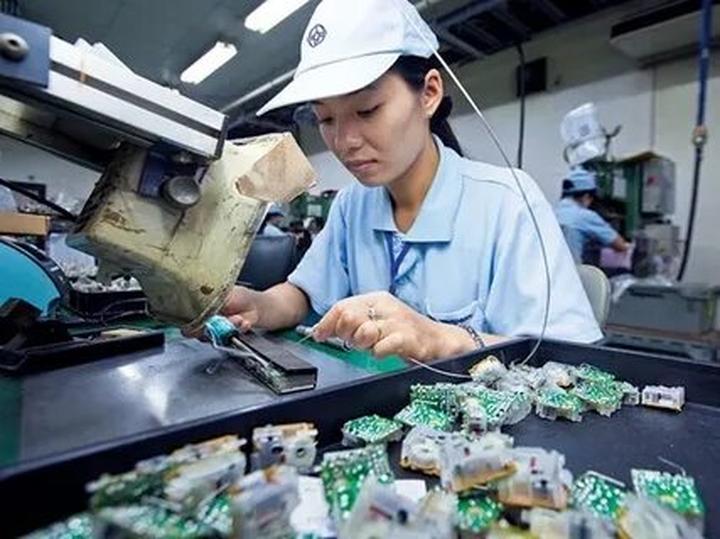 Hotspot Matrix: Biến Phương Oanh diện set đồ 50 thành cơ hội marketing đột phá
